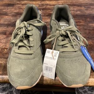 Brand new Reebok green shoes